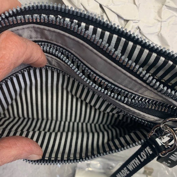 NWT STELLA & MAX TWISTED CROSSBODY & WRISTLET w/SAFEKEEPER LINING PLUS CHARGER - Picture 10 of 10